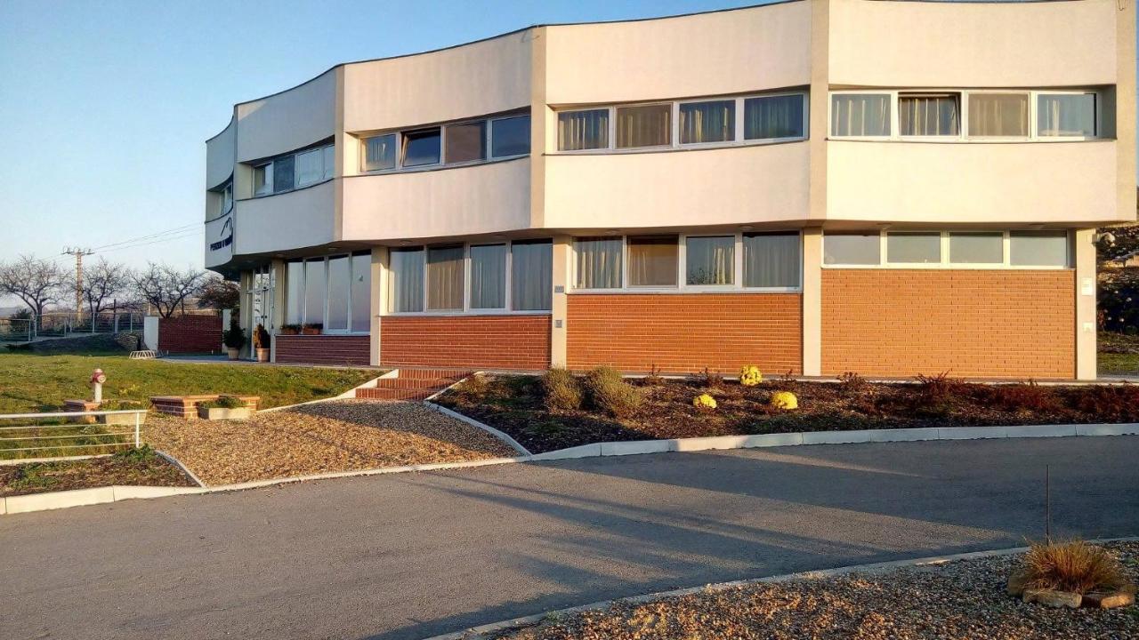 Penzion U Vinarstvi Sabata Zajeci Exterior photo